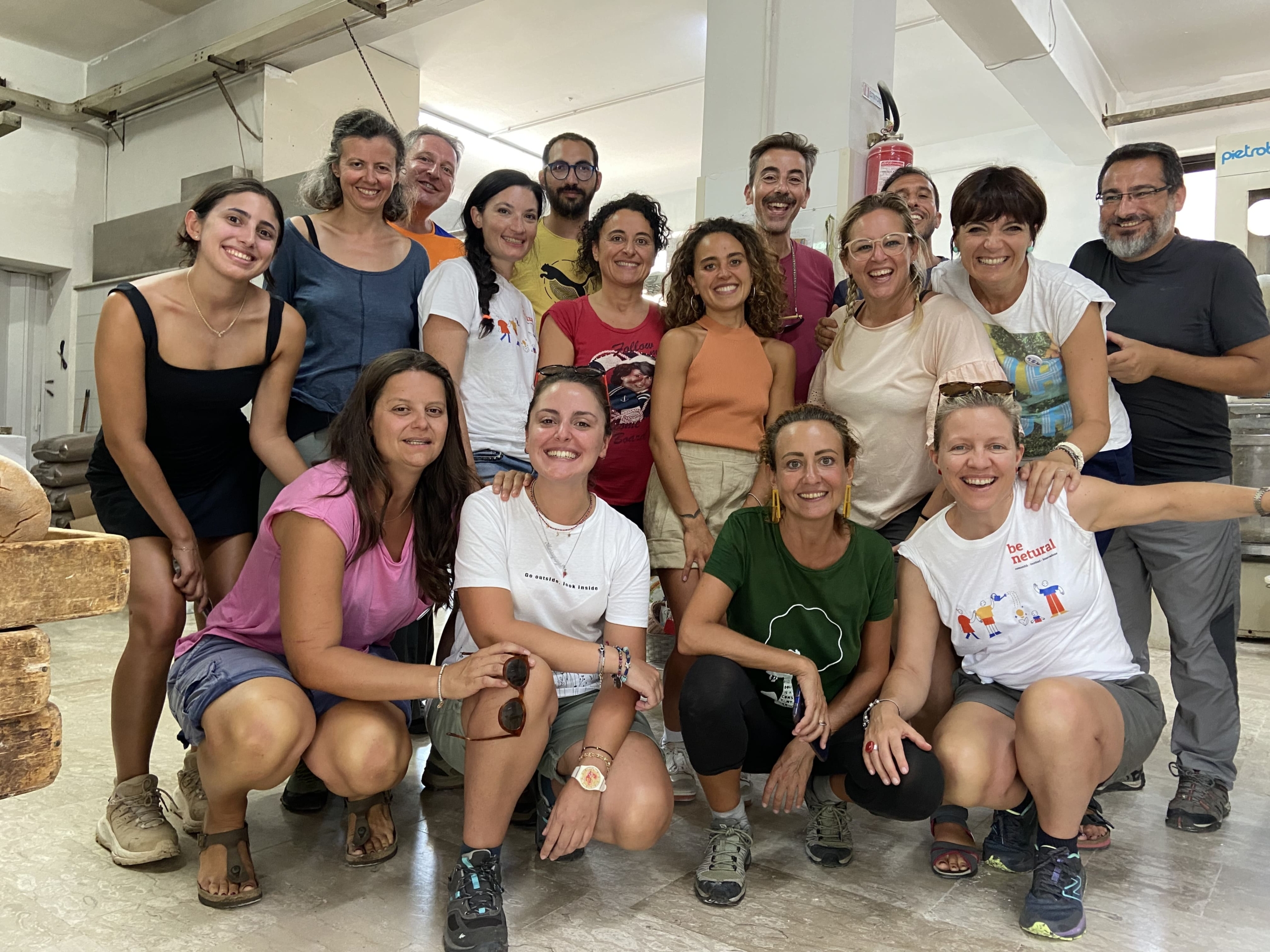 Il gruppo di Netural Walk con le imprenditrici de La Piccola Biscotteria, nella frazione di Galdo in Basilicata
